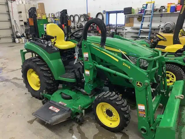 2018 John Deere 2032R Tractor