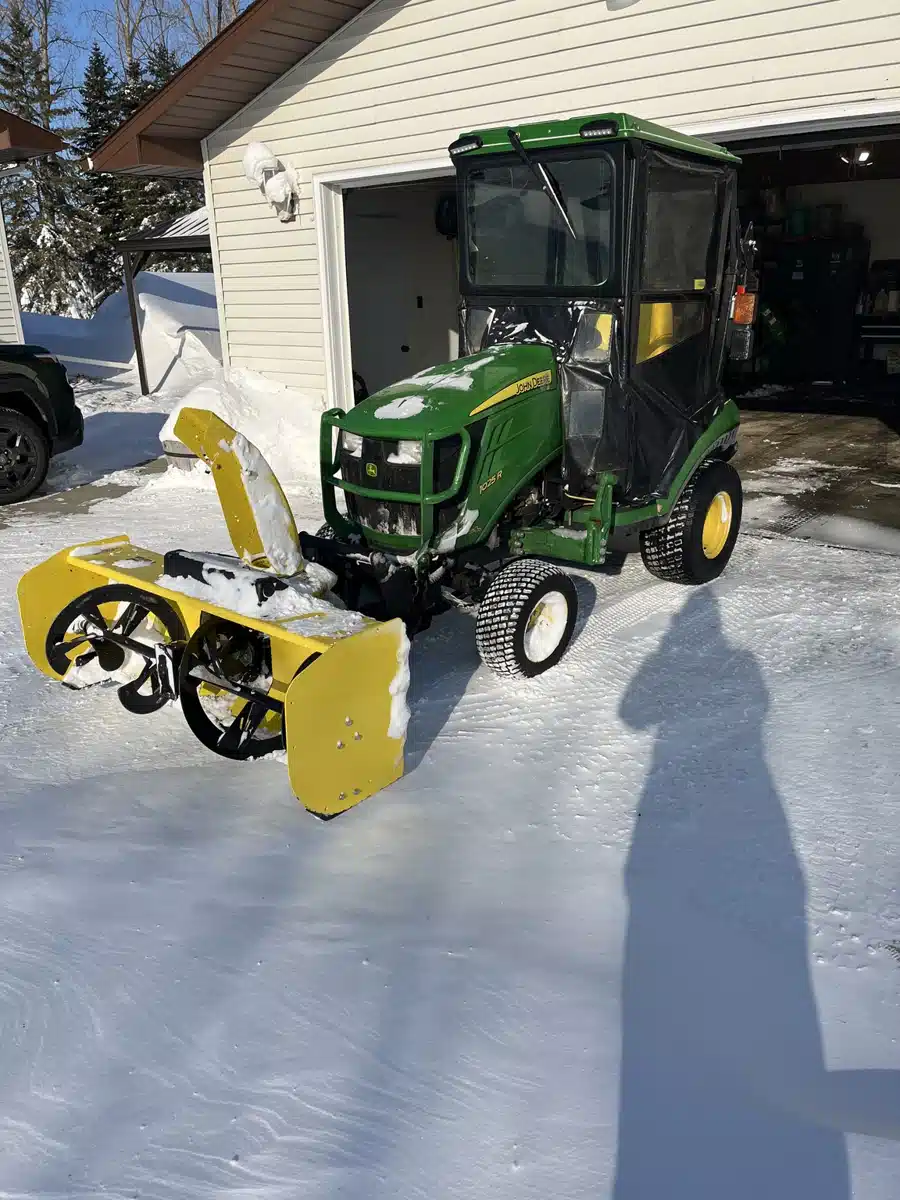 2016 John Deere 1025R Tractor