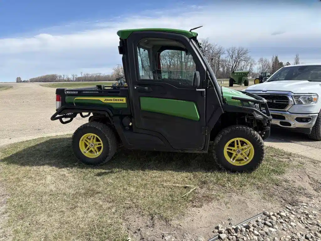 Gallery image 2 for 2024 John Deere XUV 835R Utility Vehicle