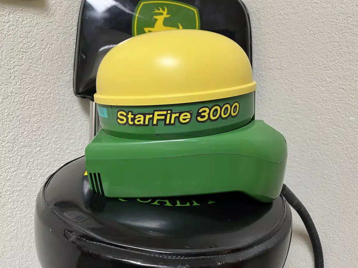 Gallery image 2 for 2010 John Deere SF2 3000 StarFire Receiver Guidance System