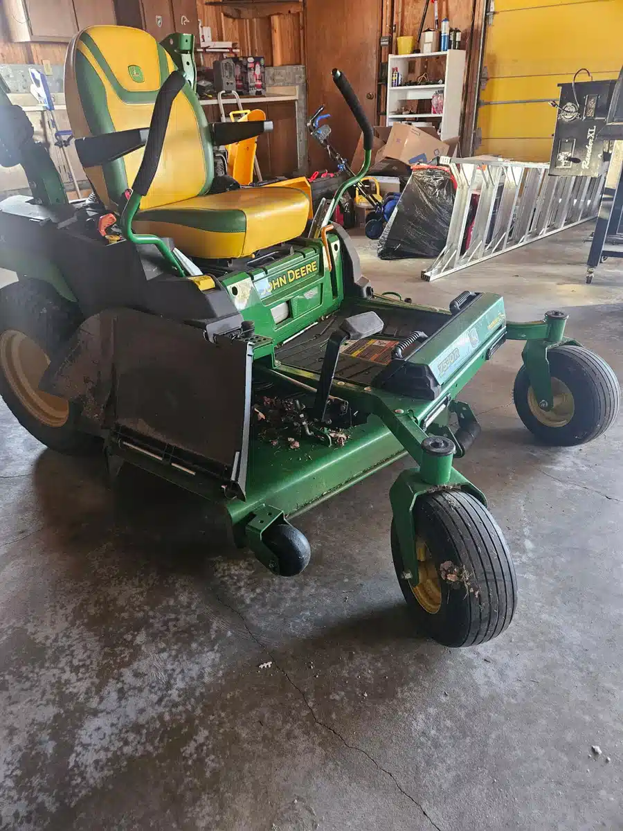 Gallery image 2 for 2024 John Deere Z530R Mower - Zero Turn