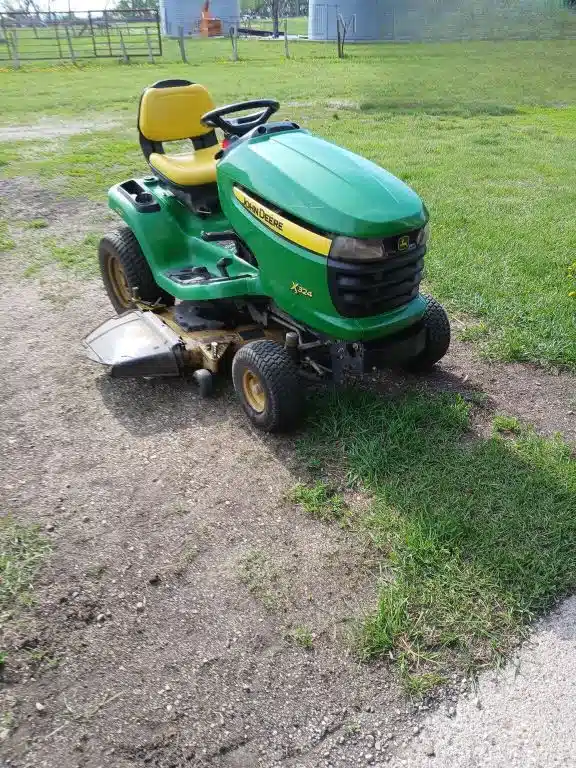 Gallery image 1 for 2006 John Deere X324 Lawn Tractor