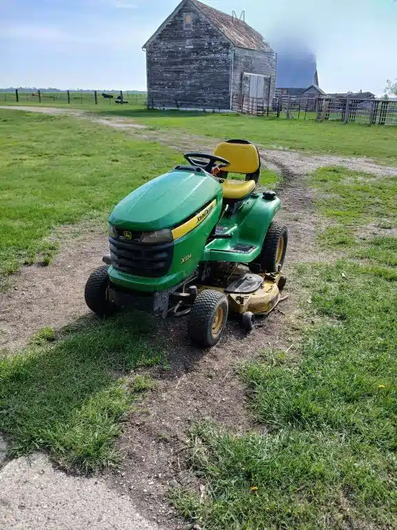 Gallery image 2 for 2006 John Deere X324 Lawn Tractor