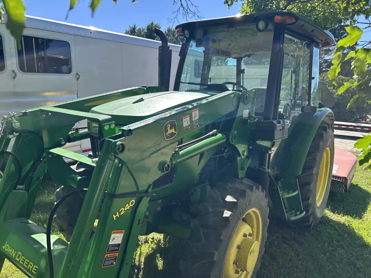 Gallery image 2 for 2015 John Deere 5065E Tractor