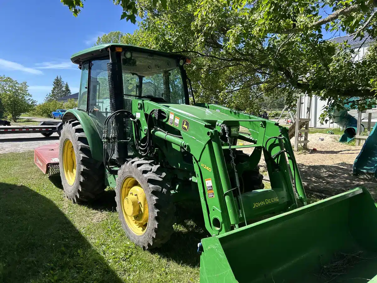 Gallery image 1 for 2015 John Deere 5065E Tractor