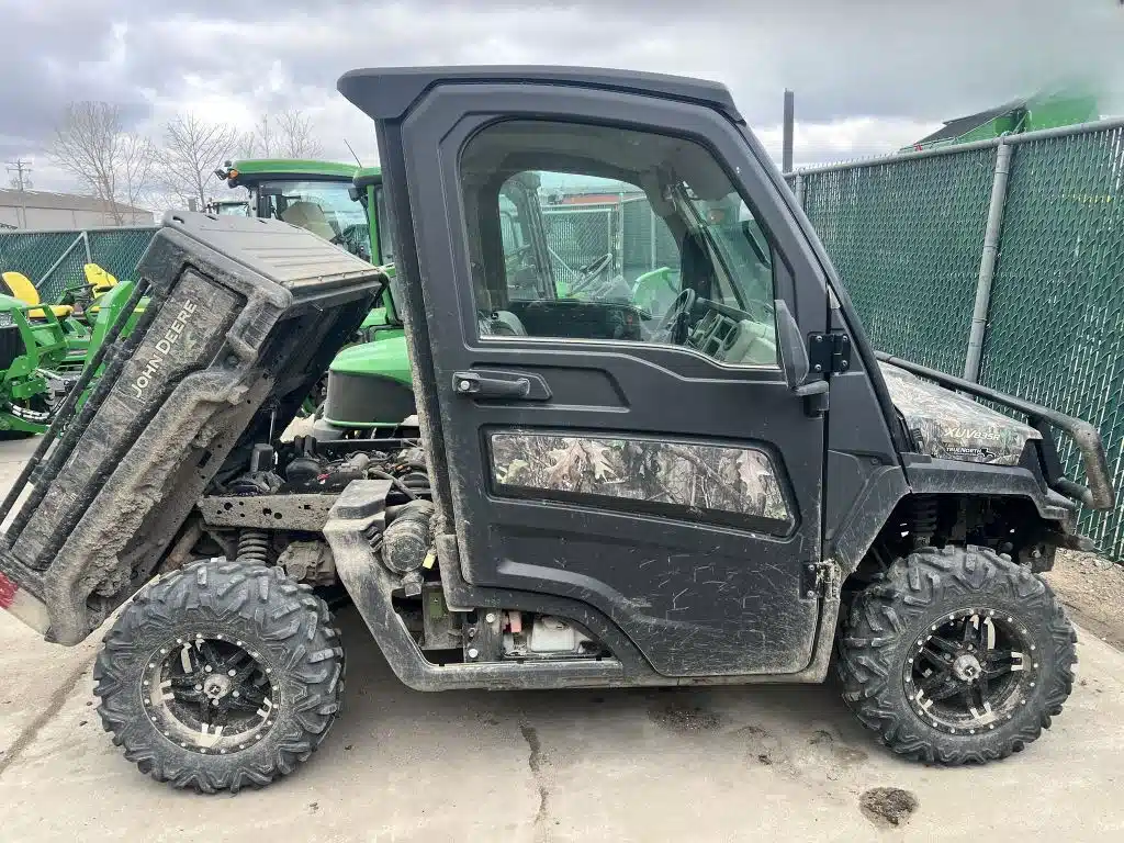 Photo de la Galerie 2 pour 2023 John Deere XUV 835R Véhicule utilitaire