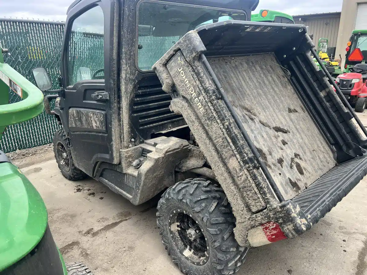 Photo de la Galerie 1 pour 2023 John Deere XUV 835R Véhicule utilitaire