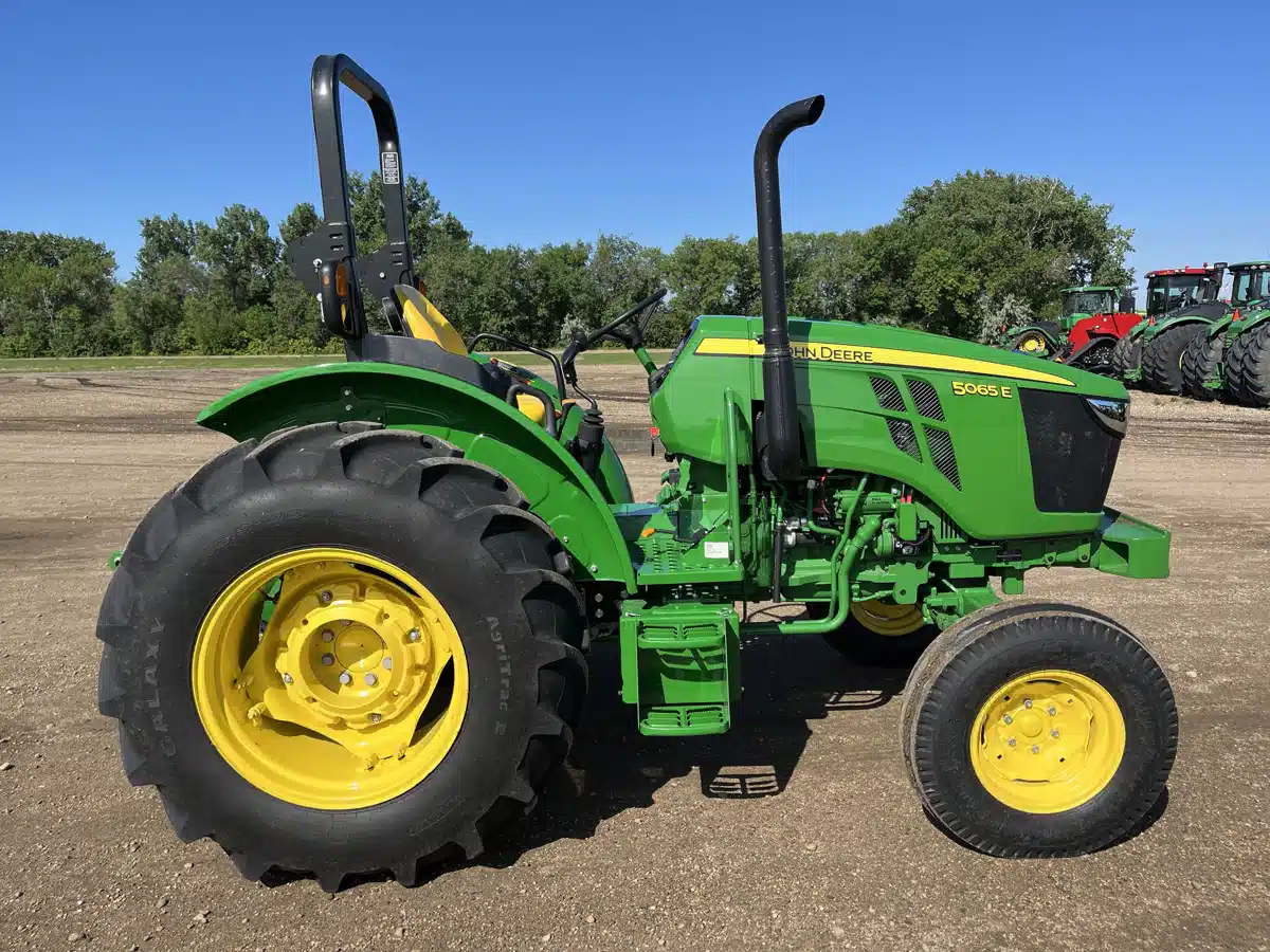 Gallery image 1 for 2022 John Deere 5065E Tractor