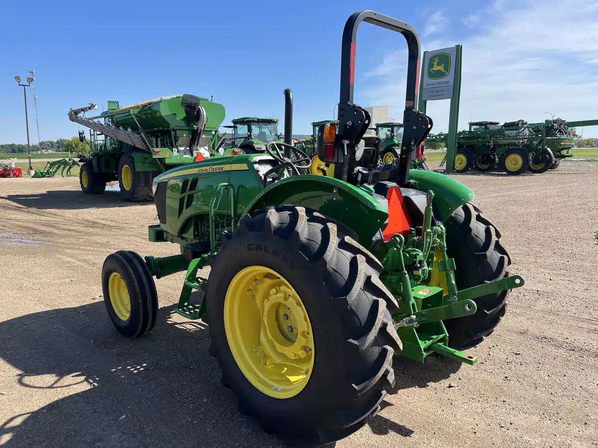 Gallery image 2 for 2022 John Deere 5065E Tractor