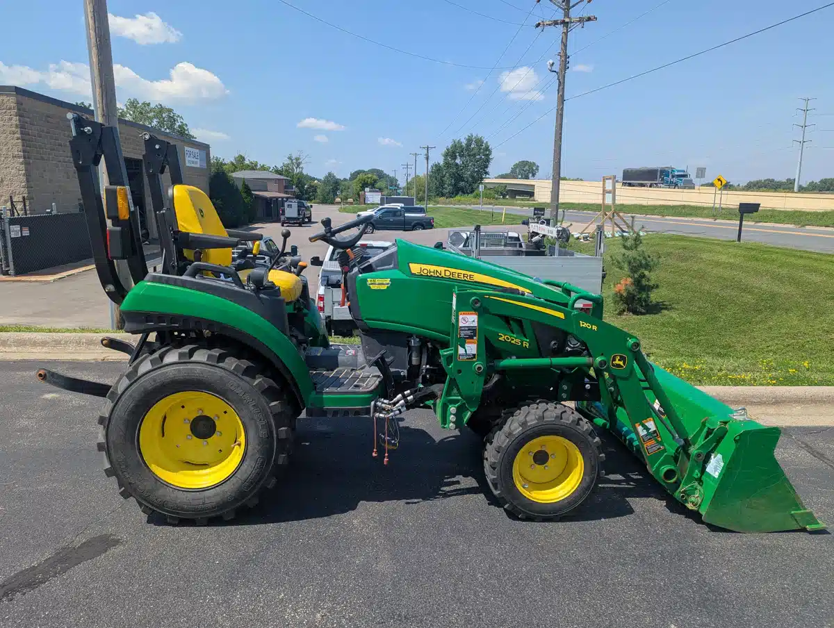 Gallery image 2 for Used 2022 John Deere 2025R Tractor