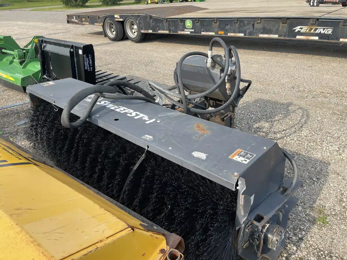 Gallery image 2 for Used Sweepster SWEEPSTER Sweeper