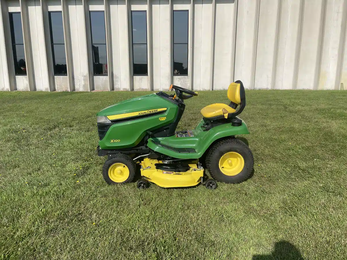 Gallery image 2 for Used 2015 John Deere X320 Lawn Tractor