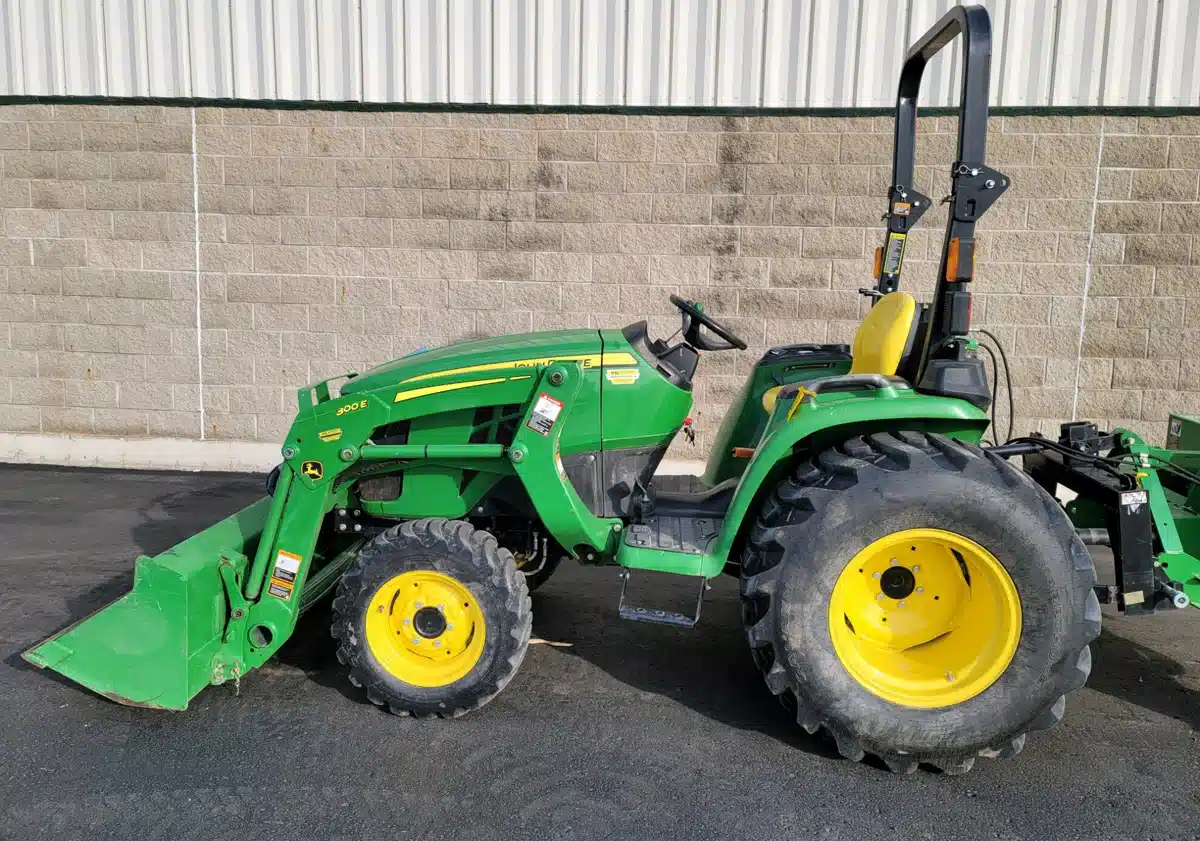 Gallery image 1 for Used 2019 John Deere 3032E Tractor