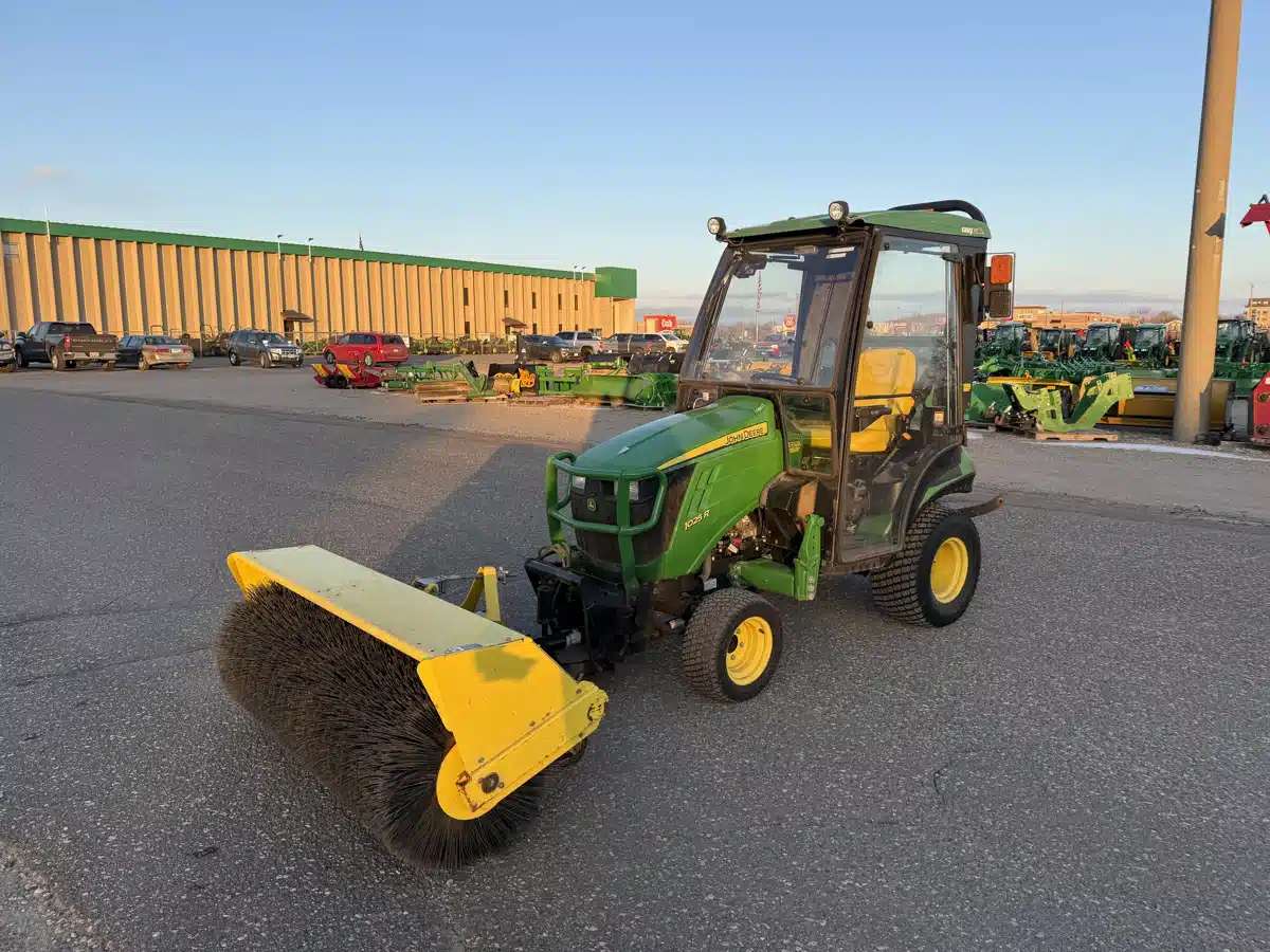 Gallery image 2 for Used 2014 John Deere 1025R Tractor