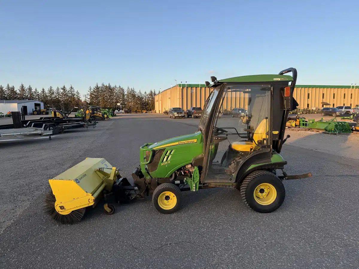 Gallery image 1 for Used 2014 John Deere 1025R Tractor