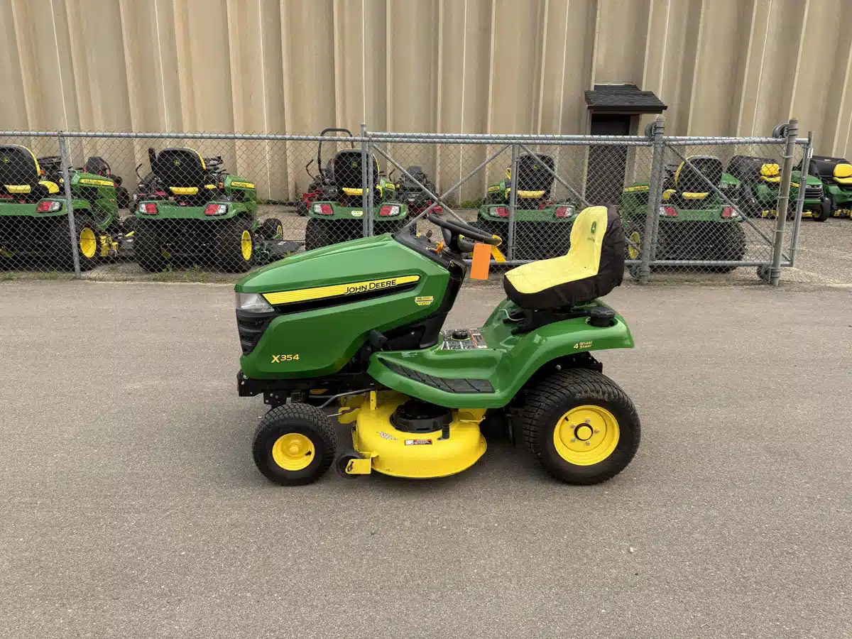 Gallery image 1 for Used 2016 John Deere X354 Lawn Tractor