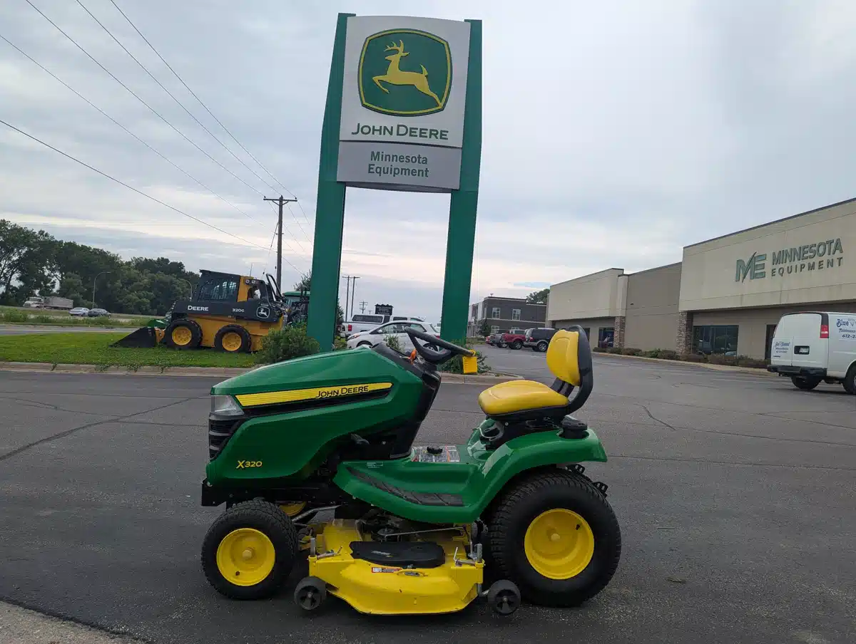 Gallery image 1 for Used 2015 John Deere X320 Lawn Tractor