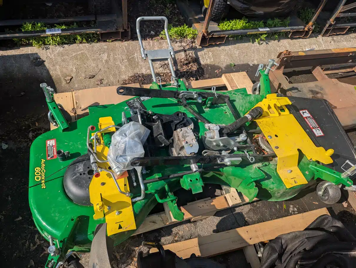 Gallery image 1 for Used 2024 John Deere 60D AutoConnect Deck for 2025R Attachment