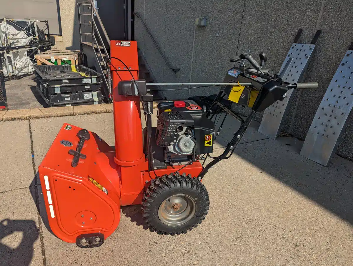 Used 2018 Ariens 921053 Platinum 24 EFI Snow Blower