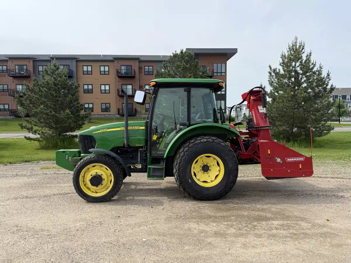 Gallery image 1 for Used 2005 John Deere 5425 Tractor