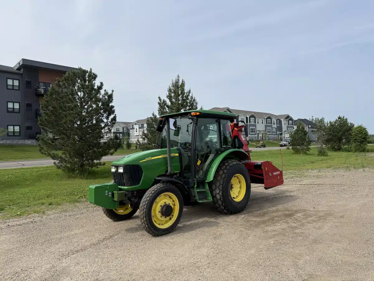 Gallery image 2 for Used 2005 John Deere 5425 Tractor