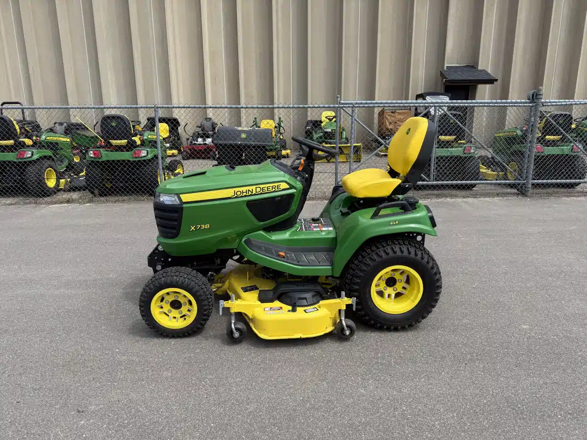 Gallery image 1 for Used 2022 John Deere X738 Lawn Tractor