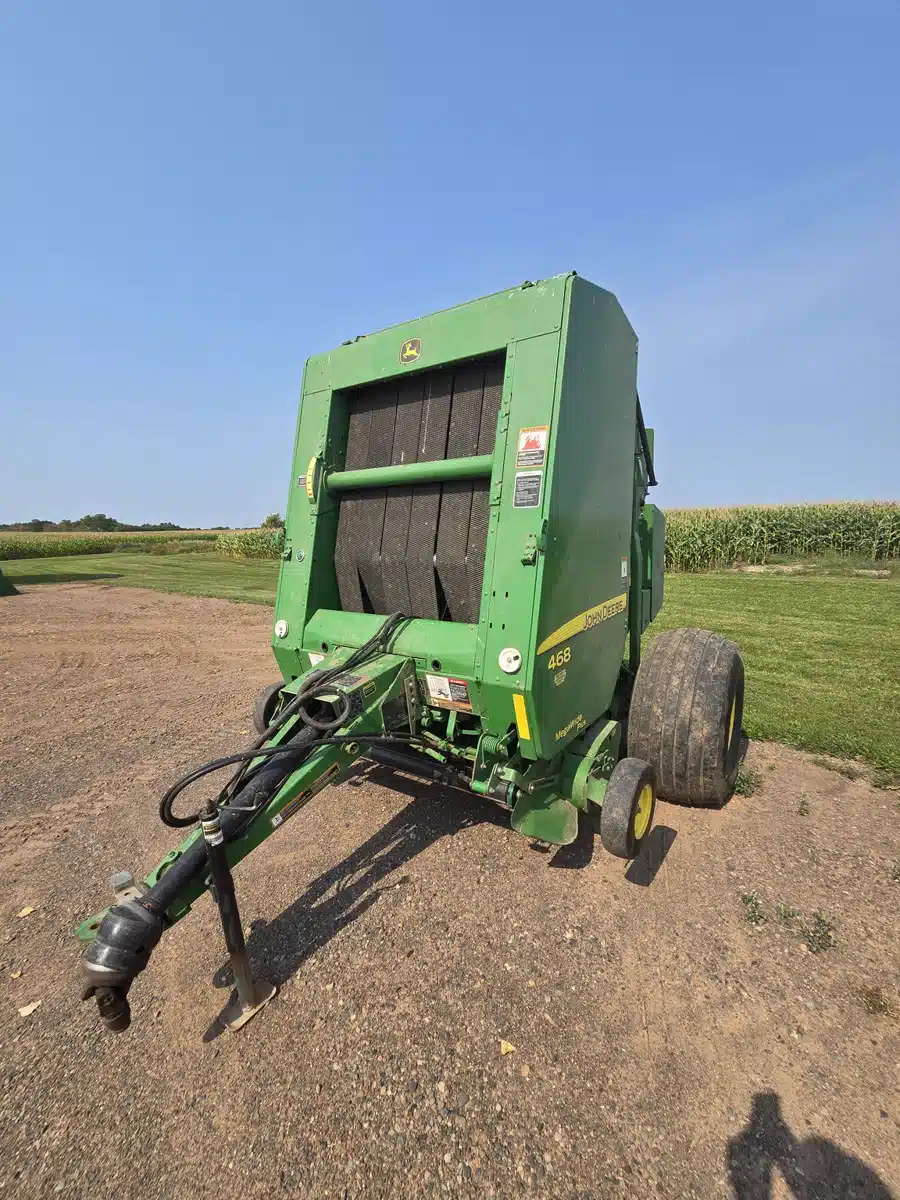Gallery image 2 for Used 2007 John Deere 468 Round Baler