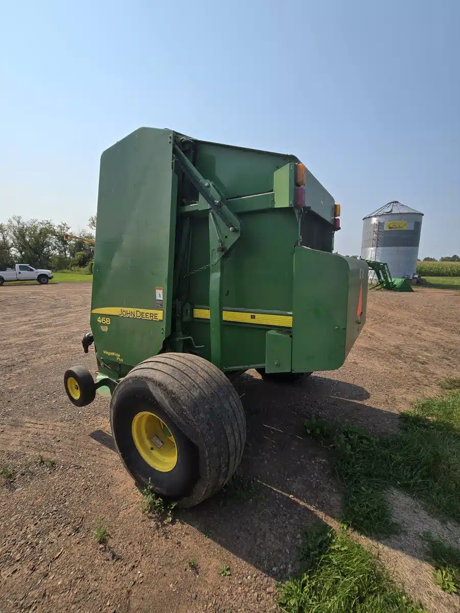 Gallery image 1 for Used 2007 John Deere 468 Round Baler