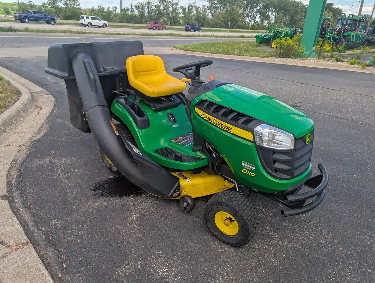 Gallery image 2 for Used 2015 John Deere D110 Lawn Tractor