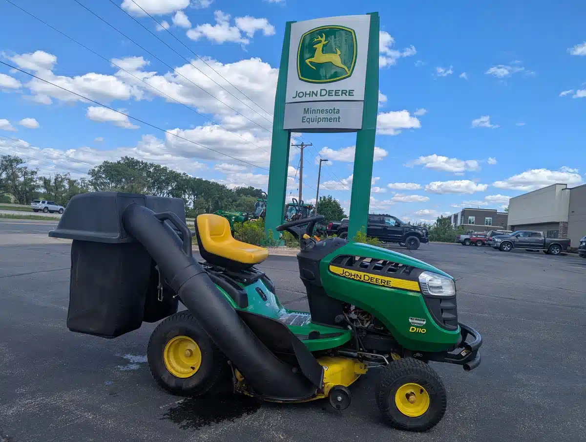 Gallery image 1 for Used 2015 John Deere D110 Lawn Tractor