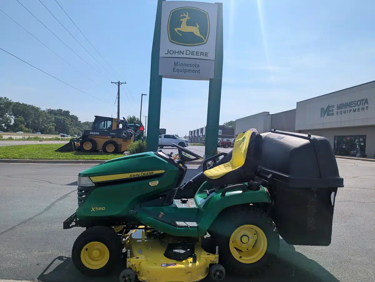 Gallery image 1 for Used 2022 John Deere X580 Lawn Tractor