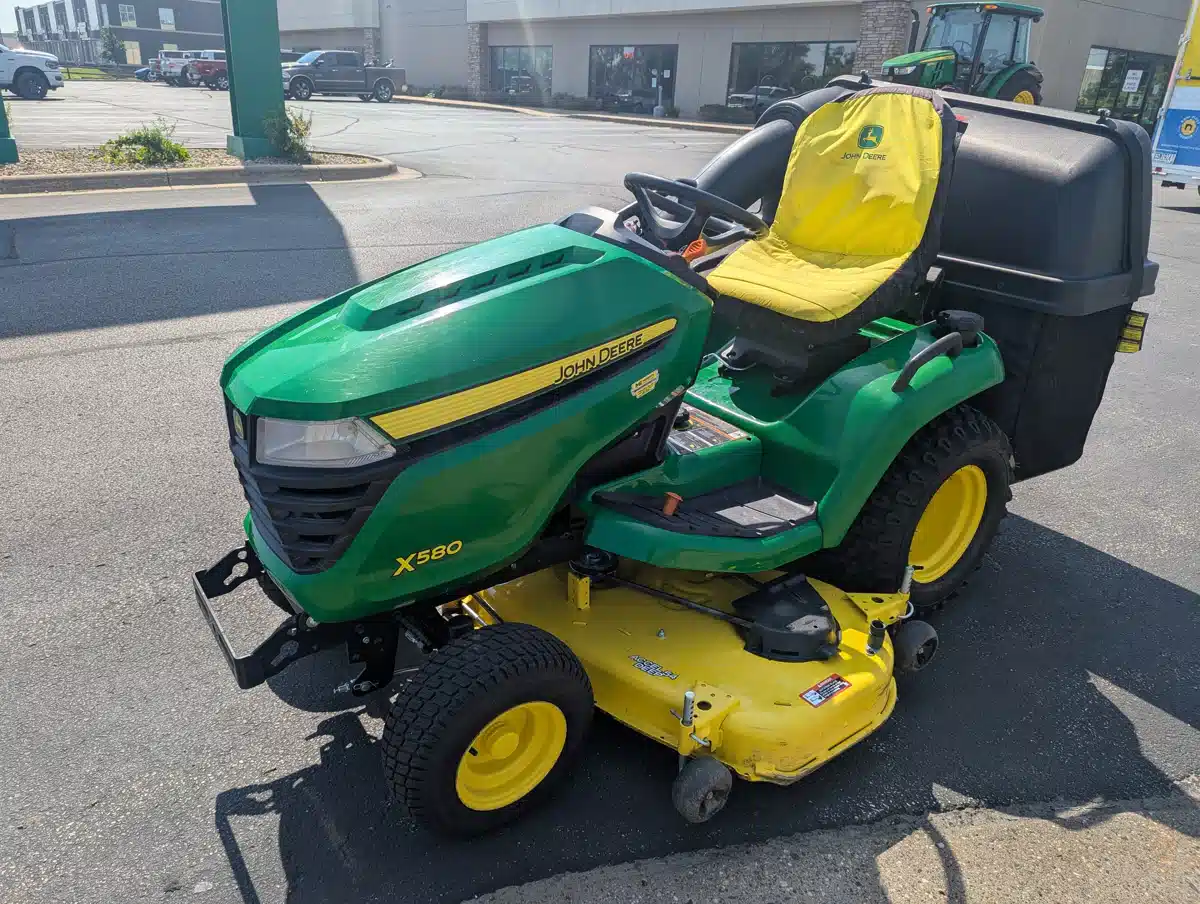 Gallery image 2 for Used 2022 John Deere X580 Lawn Tractor