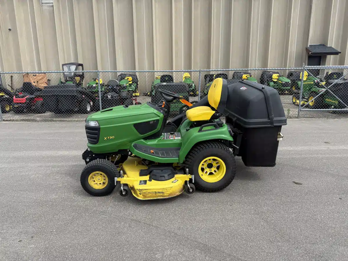 Gallery image 1 for Used 2021 John Deere X730 Lawn Tractor