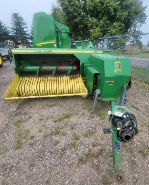 Gallery image 2 for Used 1989 John Deere 338 Square Baler - Small