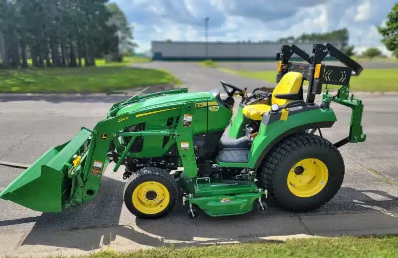 Gallery image 1 for Used 2022 John Deere 2032R Tractor