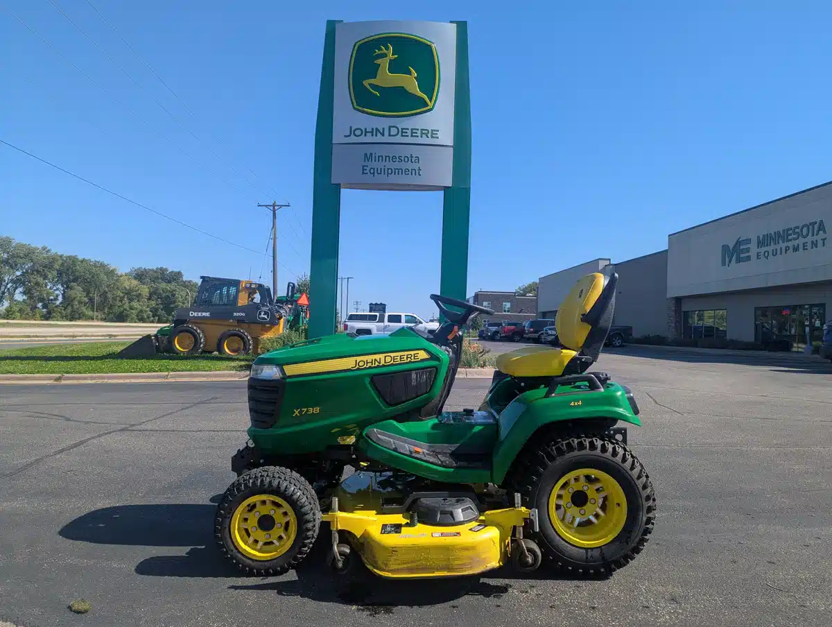 Gallery image 1 for Used 2020 John Deere X738 Lawn Tractor