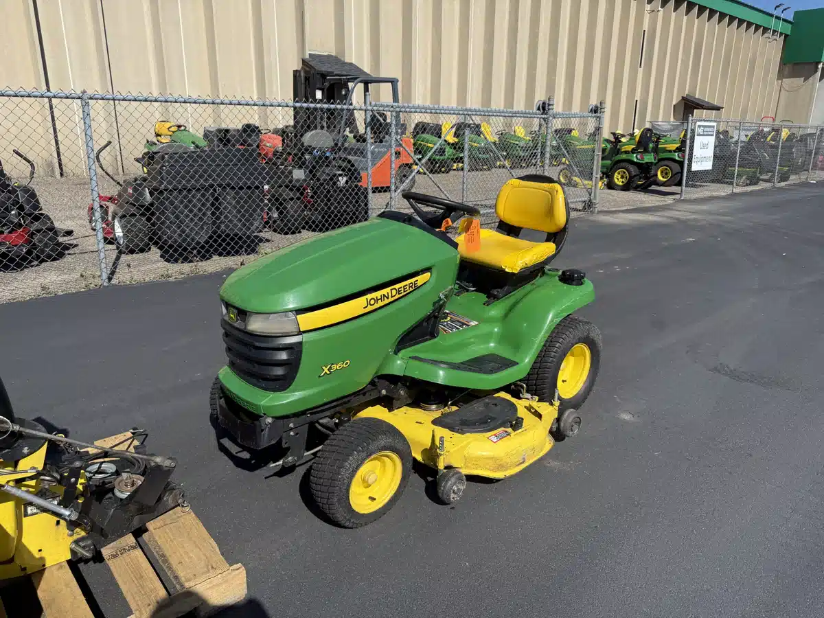 Gallery image 2 for Used 2008 John Deere X360 Lawn Tractor