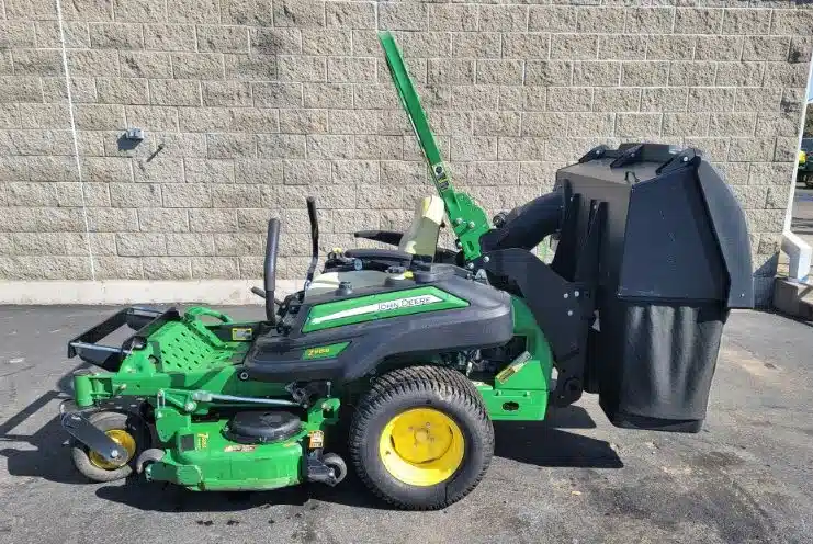Gallery image 1 for Used 2016 John Deere Z915B Mower - Zero Turn