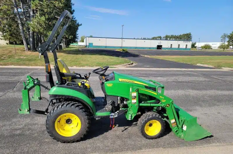 Gallery image 2 for Used 2023 John Deere 2025R Tractor
