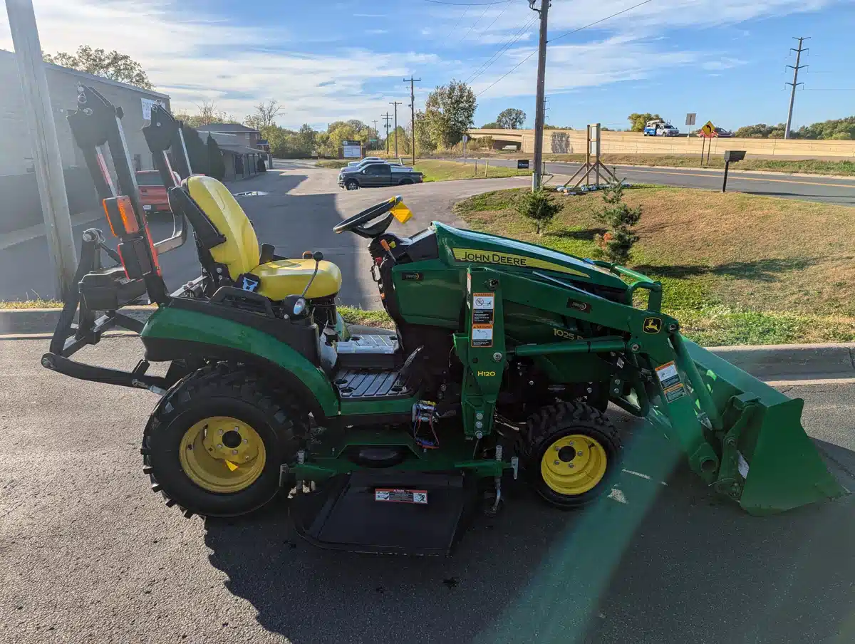 Gallery image 2 for Used 2017 John Deere 1025R Tractor
