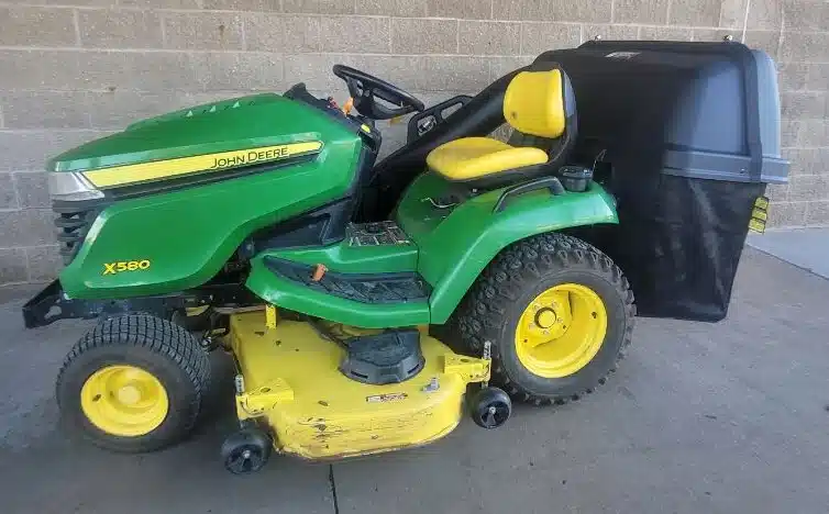 Gallery image 1 for 2018 John Deere X580 Lawn Tractor