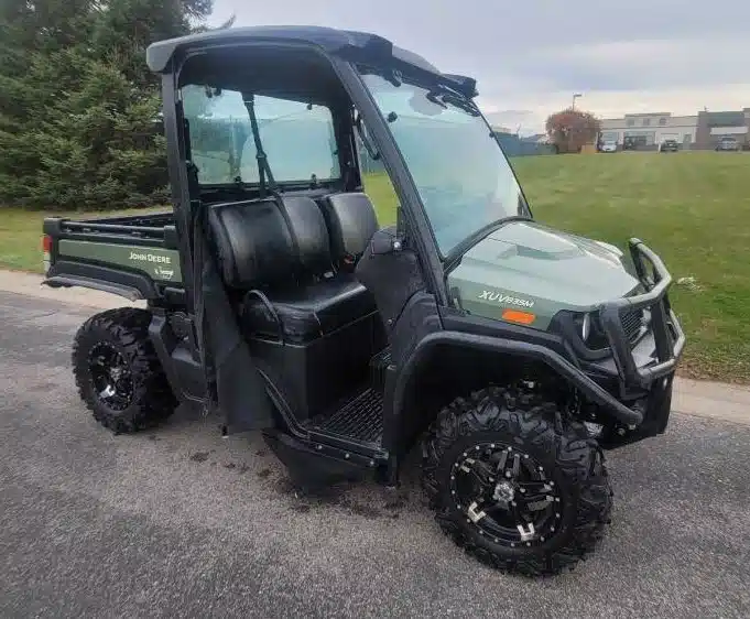 Gallery image 2 for 2023 John Deere XUV 835M Utility Vehicle
