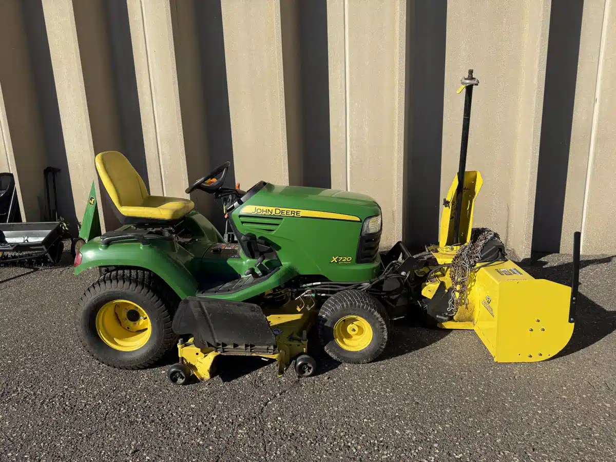 Gallery image 1 for Used 2011 John Deere X720 Lawn Tractor