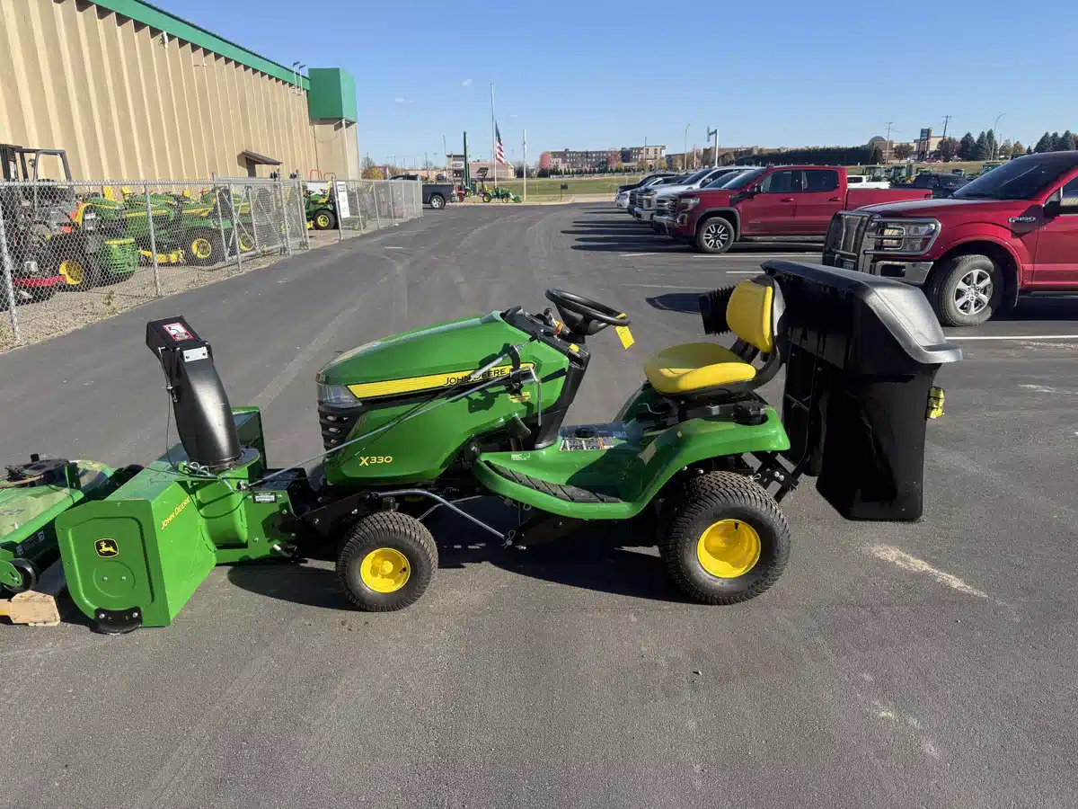 Gallery image 2 for 2025 John Deere X330 Lawn Tractor