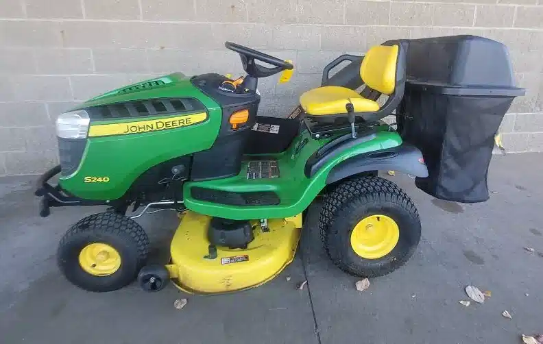 Used 2015 John Deere S240 Lawn Tractor