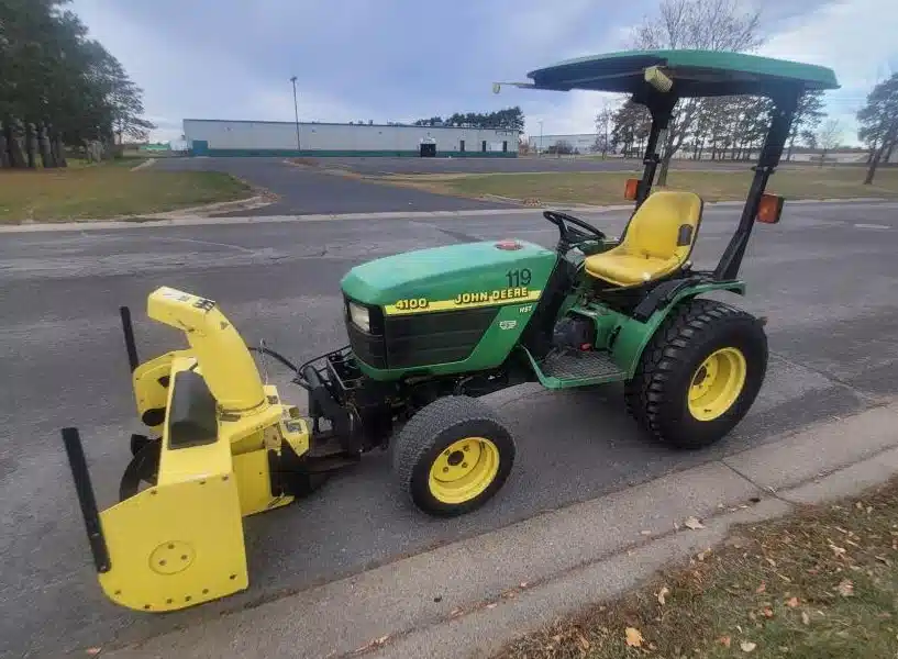 Gallery image 2 for Used 2001 John Deere 4100 Tractor