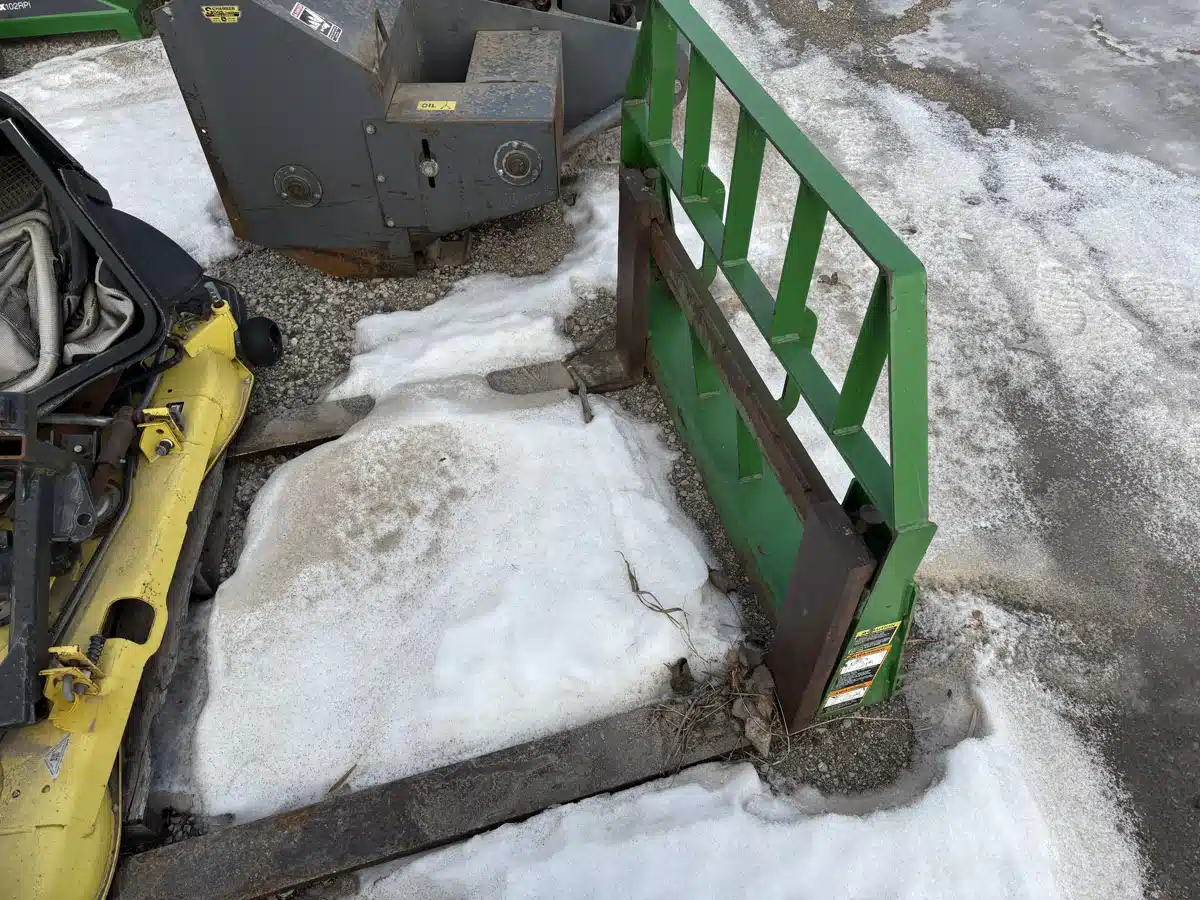 Gallery image 1 for Used John Deere AP12F Attachment