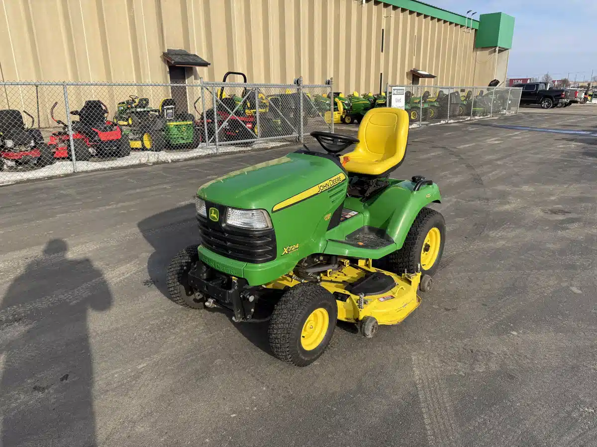 Gallery image 2 for 2006 John Deere X724 Lawn Tractor
