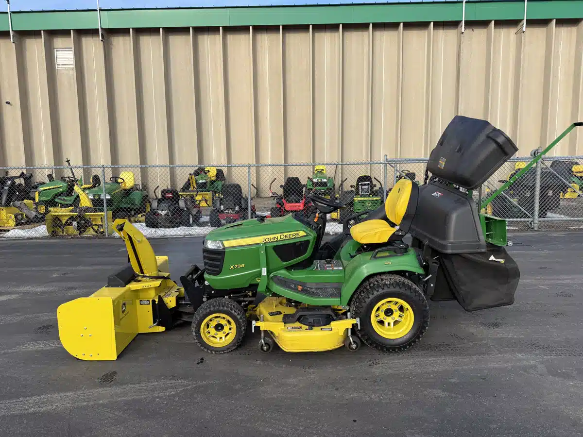 Gallery image 1 for Used 2020 John Deere X738 Lawn Tractor