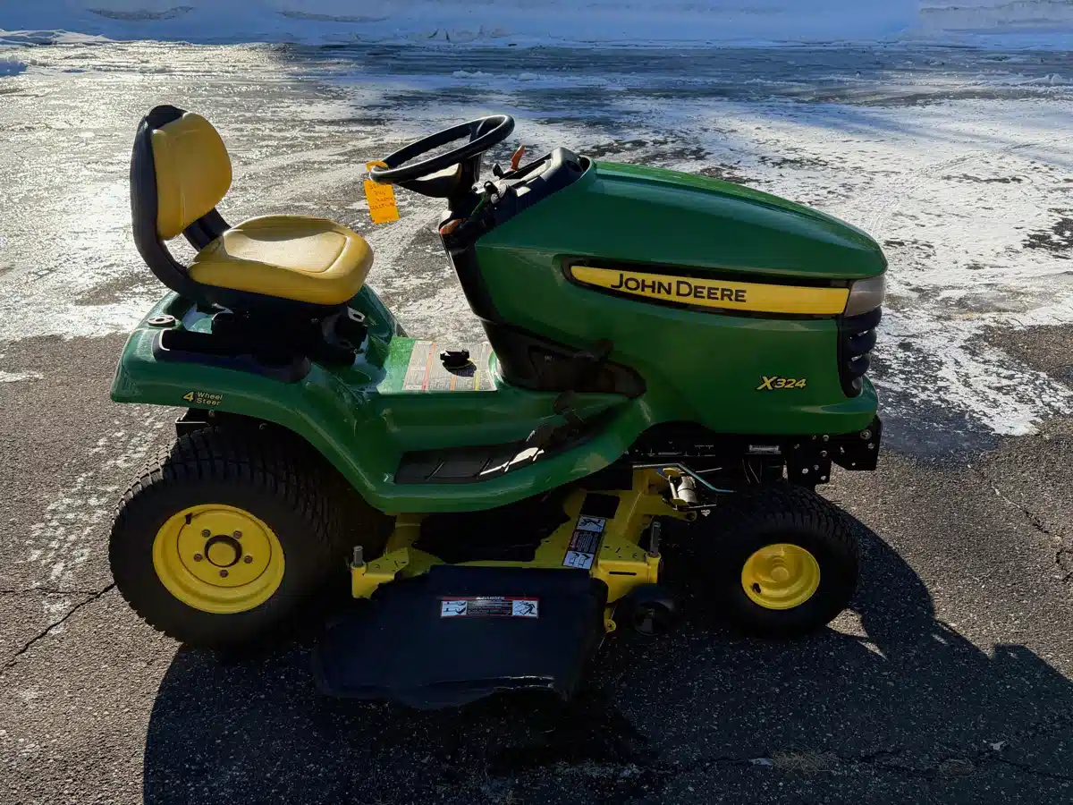 Gallery image 1 for 2009 John Deere X324 Lawn Tractor